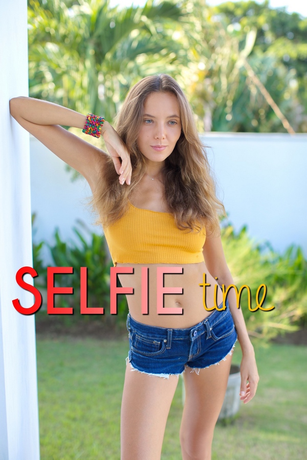[Katya-Clover.Com] Clover - Selfie Time