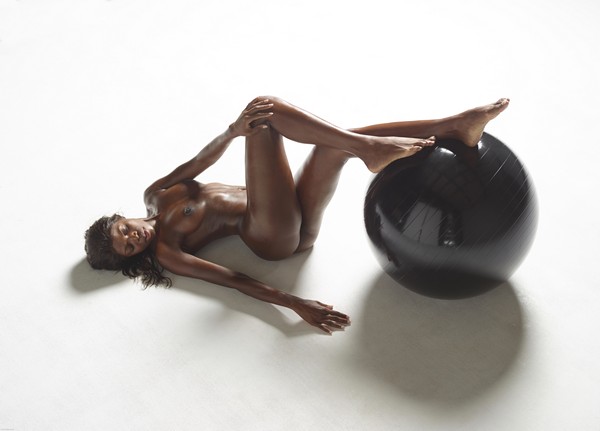 [Hegre-Art] Simone - Body And Ball